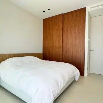 Luxury corner apartment with panoramic sea and golf views in BYU Hills, Benahavis Picture 20