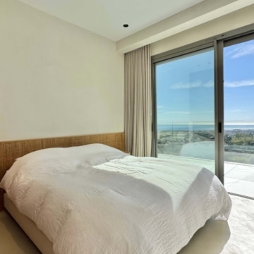 Luxury corner apartment with panoramic sea and golf views in BYU Hills, Benahavis Picture 11