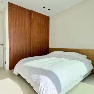 Luxury corner apartment with panoramic sea and golf views in BYU Hills, Benahavis Picture 17