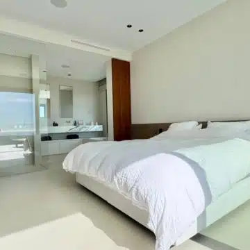 Luxury corner apartment with panoramic sea and golf views in BYU Hills, Benahavis Picture 32