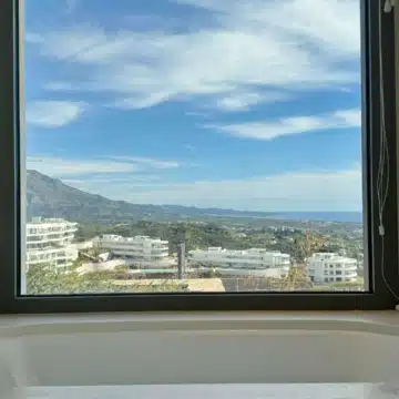 Luxury corner apartment with panoramic sea and golf views in BYU Hills, Benahavis Picture 36