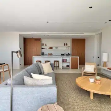 Luxury corner apartment with panoramic sea and golf views in BYU Hills, Benahavis Picture 8