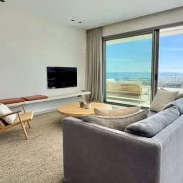 Luxury corner apartment with panoramic sea and golf views in BYU Hills, Benahavis Picture 21