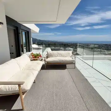 Luxury corner apartment with panoramic sea and golf views in BYU Hills, Benahavis Picture 37