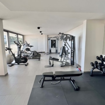 Luxury corner apartment with panoramic sea and golf views in BYU Hills, Benahavis Picture 41