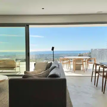 Luxury corner apartment with panoramic sea and golf views in BYU Hills, Benahavis Picture 19