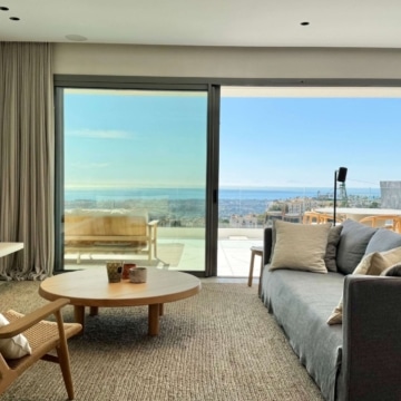 Luxury corner apartment with panoramic sea and golf views in BYU Hills, Benahavis Picture 18