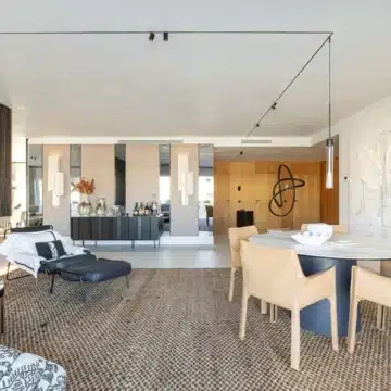 Impressive duplex penthouse with sea views just steps from Puerto Banús Picture 0