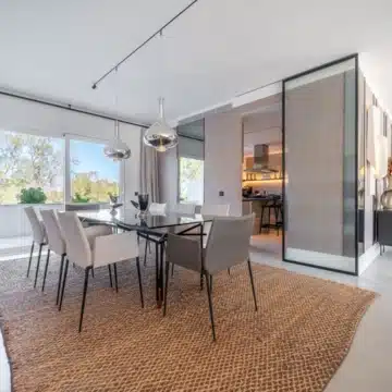 Impressive duplex penthouse with sea views just steps from Puerto Banús Picture 1