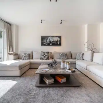 Impressive duplex penthouse with sea views just steps from Puerto Banús Picture 3