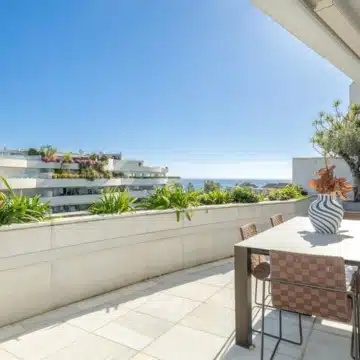 Impressive duplex penthouse with sea views just steps from Puerto Banús Picture 5