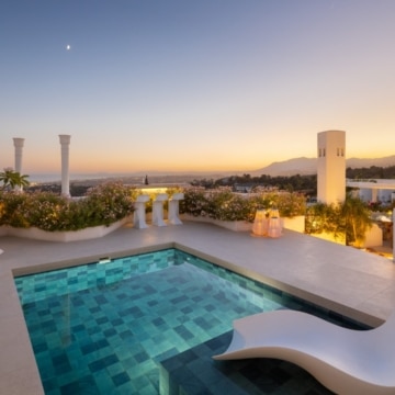 Luxury renovated four bedroom penthouse in Jardines Colgantes, Marbella Golden Mile Picture 16