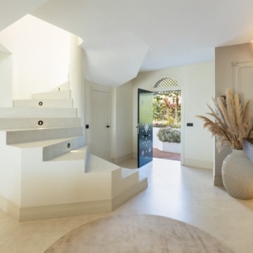 Luxury renovated four bedroom penthouse in Jardines Colgantes, Marbella Golden Mile Picture 17