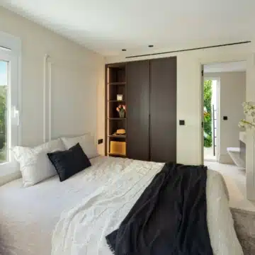 Luxury renovated four bedroom penthouse in Jardines Colgantes, Marbella Golden Mile Picture 23