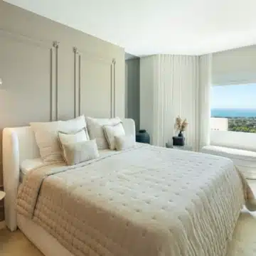 Luxury renovated four bedroom penthouse in Jardines Colgantes, Marbella Golden Mile Picture 18