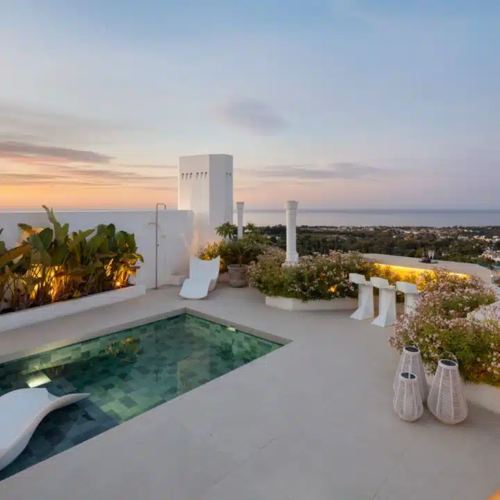 Luxury renovated four bedroom penthouse in Jardines Colgantes, Marbella Golden Mile Picture