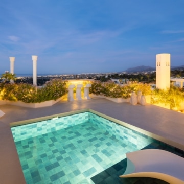 Luxury renovated four bedroom penthouse in Jardines Colgantes, Marbella Golden Mile Picture 31