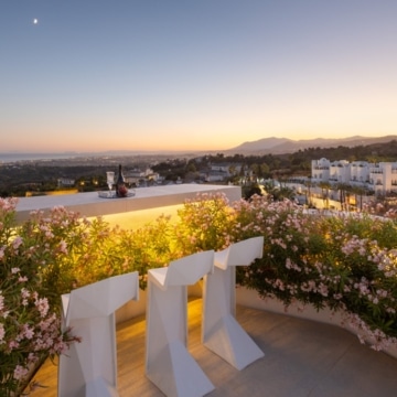 Luxury renovated four bedroom penthouse in Jardines Colgantes, Marbella Golden Mile Picture 4