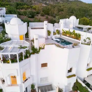 Luxury renovated four bedroom penthouse in Jardines Colgantes, Marbella Golden Mile Picture 5