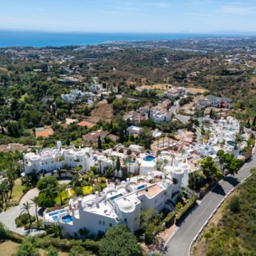 Luxury renovated four bedroom penthouse in Jardines Colgantes, Marbella Golden Mile Picture 34