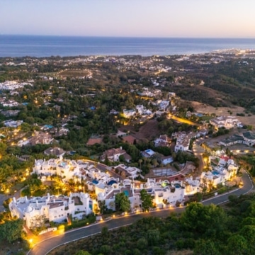 Luxury renovated four bedroom penthouse in Jardines Colgantes, Marbella Golden Mile Picture 36