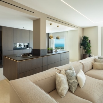 Luxury renovated four bedroom penthouse in Jardines Colgantes, Marbella Golden Mile Picture 12