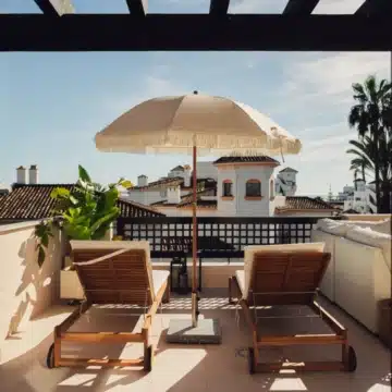 Remarkable triplex penthouse in the heart of Nueva Andalucía, Marbella Picture 1