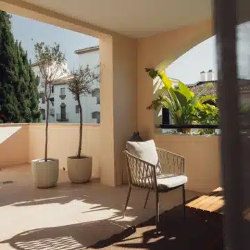 Remarkable triplex penthouse in the heart of Nueva Andalucía, Marbella Picture 8