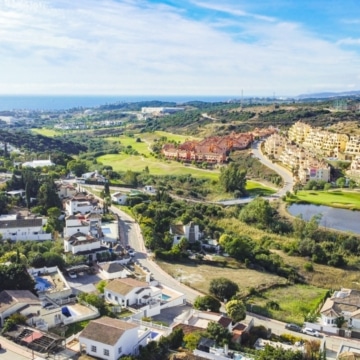 Building Plot in a growing residential area of Estepona with sea and golf views Picture 4