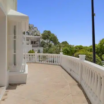 Charming Townhouse in the picturesque pueblo of La Perla de la Heredia, Benahavís Picture 1