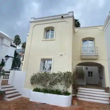 Charming Townhouse in the picturesque pueblo of La Perla de la Heredia, Benahavís Picture 14