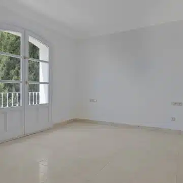 Charming Townhouse in the picturesque pueblo of La Perla de la Heredia, Benahavís Picture 7