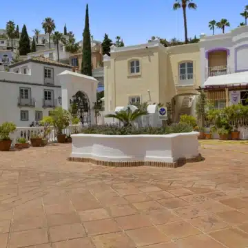 Charming Townhouse in the picturesque pueblo of La Perla de la Heredia, Benahavís Picture 0