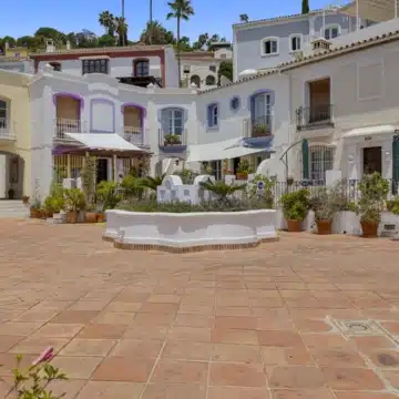 Charming Townhouse in the picturesque pueblo of La Perla de la Heredia, Benahavís Picture 17