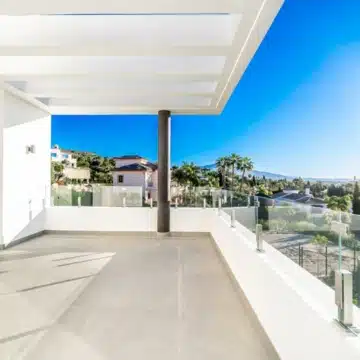 Dream villa with brilliant architecture in the prestigious Paraíso Alto, Benahavis Picture 14