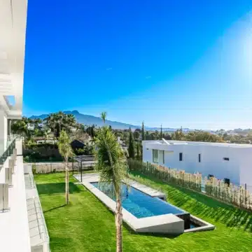 Dream villa with brilliant architecture in the prestigious Paraíso Alto, Benahavis Picture 15