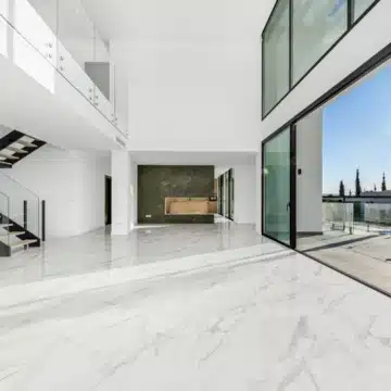 Dream villa with brilliant architecture in the prestigious Paraíso Alto, Benahavis Picture 2