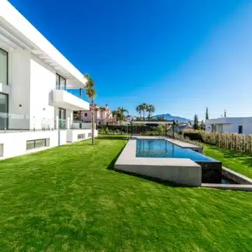 Dream villa with brilliant architecture in the prestigious Paraíso Alto, Benahavis Picture 19