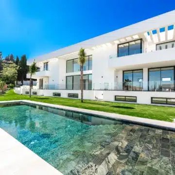 Dream villa with brilliant architecture in the prestigious Paraíso Alto, Benahavis Picture 12