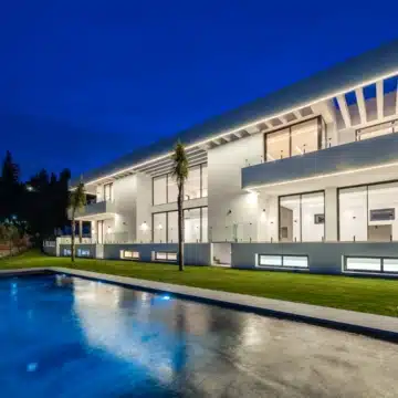 Dream villa with brilliant architecture in the prestigious Paraíso Alto, Benahavis Picture 21