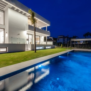 Dream villa with brilliant architecture in the prestigious Paraíso Alto, Benahavis Picture 23