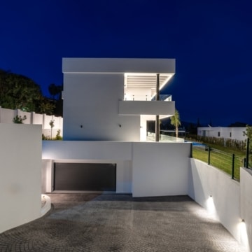 Dream villa with brilliant architecture in the prestigious Paraíso Alto, Benahavis Picture 25