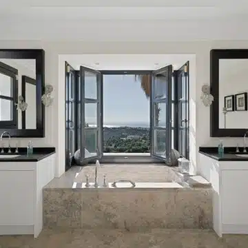 Andalusían-style five bedroom villa with panoramic sea views in Monte Mayor, Benahavís Picture 60