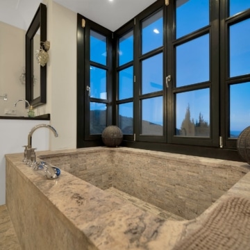 Andalusían-style five bedroom villa with panoramic sea views in Monte Mayor, Benahavís Picture 23