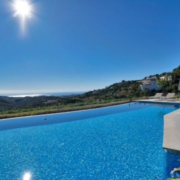Andalusían-style five bedroom villa with panoramic sea views in Monte Mayor, Benahavís Picture 81