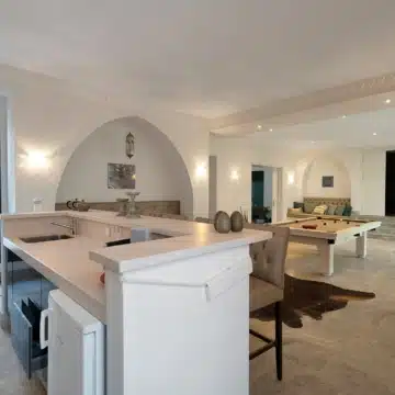 Andalusían-style five bedroom villa with panoramic sea views in Monte Mayor, Benahavís Picture 5