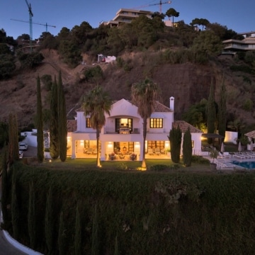Andalusían-style five bedroom villa with panoramic sea views in Monte Mayor, Benahavís Picture 98