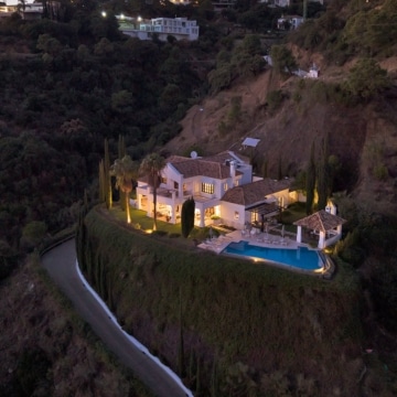 Andalusían-style five bedroom villa with panoramic sea views in Monte Mayor, Benahavís Picture 100