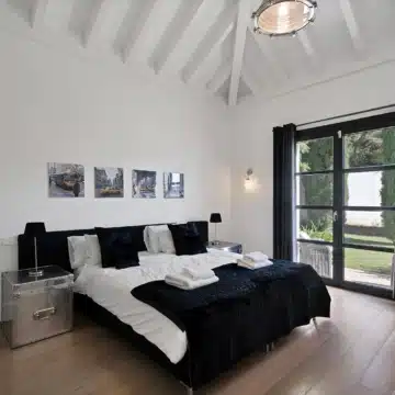 Andalusían-style five bedroom villa with panoramic sea views in Monte Mayor, Benahavís Picture 1