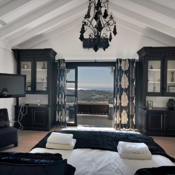 Andalusían-style five bedroom villa with panoramic sea views in Monte Mayor, Benahavís Picture 56